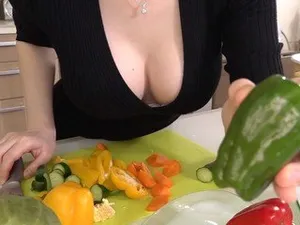 Nữ sinh lạnh lùng chỉ cần có tiền và anh có thể làm gì em tùy thích