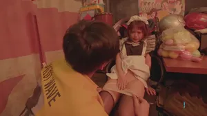 Mút lồn em nhân viên vệ sinh lần đầu đi làm